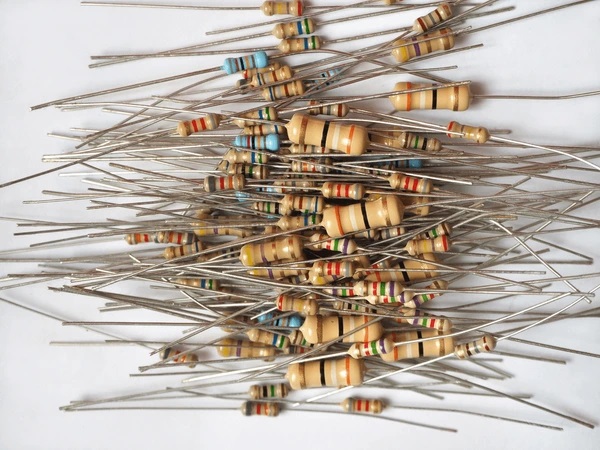 RESISTENCIA2W 4M7